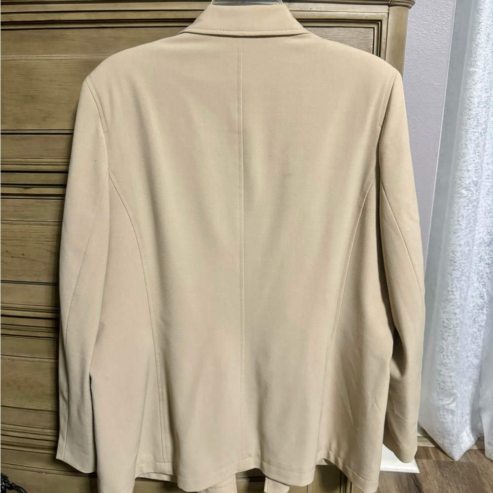 Casual business skirt suit in great condition.
